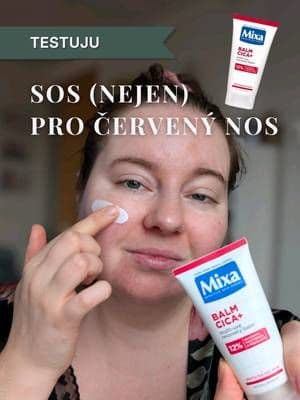 #ad #LorealistarCHS #Mixa #MixaCicaBalm #SkinRecovery @mixa_czsk Rýma. 🤧 A s ní klasika – červený, suchý nos od kapesníků. Naštěstí jsem zrovna testovala Mixa Cica+ Balm, který je přesně na tyhle situace. Používám ho hlavně na podrážděnou kůži kolem nosu, ale vlastně je to takový univerzální SOS balzám – na suché rty, podrážděná místa nebo třeba opruzeniny. A co se mi líbí nejvíc? Můžou ho používat děti i dospělí, takže jeden krém a doma ho využije skoro každý. Tohle je trefa do černého! 💬 A mě zajímá – máš doma taky jeden „záchranný“ krém na všechno?
