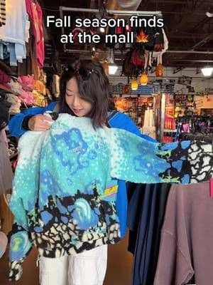 Ready to find some fall season items with me! I always have the best time discovering cool new items when the seasons change at Tampa Premium Outlets @The Mall ! Plus, there are so many great deals happening right now! 🍁🎃🛍️ #ShopatSimon #FallHaul #sponsored #coach #spirithalloween #americaneagle #zumiez #pepperidgefarm #Simon #Mallhaul #ShoppingHaul