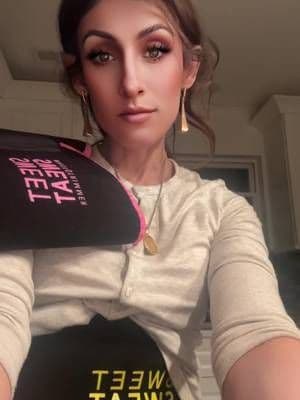 I am obsessed with sweet sweat waist trainer, boost my confidence so grateful for finding the waist trainer. I have been searching for #SweetSweat. @sweetsweats @sweetsweat @sweetsweatlives ##TikTok##TikTokShop##TikTokCreator##Selfcare ##Trend##Viral##Follow##Mom##Wife##DogMom##BeautyLover