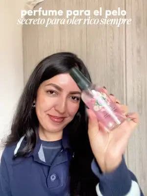 Recién enterándome que existen los perfumes para el pelo 😳 este huele muy ricooo lo estoy amando 😍🌸 #HerbalChile #VibrasRosa #publicidad #RosaFM #perfumeparacabello @Herbal Essences México
