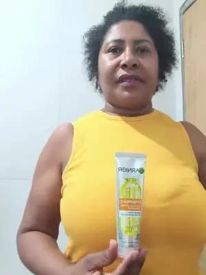 ✨ Achei que fosse um sérum... mas é um sabonete facial! 🤭💛 O novo Sérumnette Vitamina C da Garnier limpa a pele com su