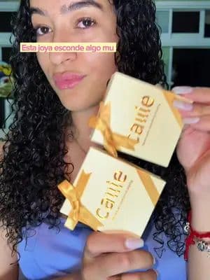 #ad Hay regalos que son bonitos… y otros que guardan recuerdos que significan muchísimo. 🥹🤍 Estas dos joyas personalizadas de @calliegifts llevan fotografías de mi hijo, y me parece una manera preciosa de tener esos momentos especiales siempre cerquita. Una idea de regalo muy personal para alguien que amas. ✨ 🎁 Si quieres conocer sus diseños, visita www.callie.com y utiliza mi código sweeta098 para obtener un 15% de descuento. Colaboración con producto regalado por @Calliegifts #c#calliegiftsP#PersonalizedJewelryP#PersonalizedGiftsG#GiftIdeas