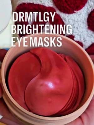 The caffeine in the DRMTLGY Brightening Eye Masks depuffs and also these make you look bougie #drmtlgy #selfcaretiktok #eyemask #kbeauty #caffeine #over40club #over40mom #TTSDelightNow #tiktokshopholidaysale #giftsforher #newyearnewme #christmas2024 #giftguide