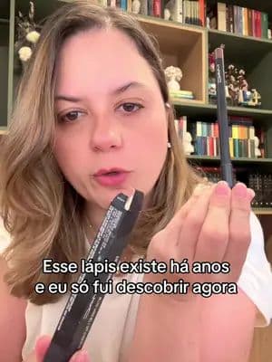 Esse lápis de olho existe há anos e eu só fui descobrir agora 😱 eye kohl da @MAC Cosmetics Store #tiktokshopbr99 #lapisdeolho #lapisolhomarrom
