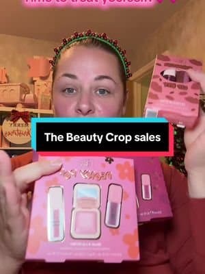 Make the most of these sales! Be it for birthdays or yourself!!! 😘😘 @thebeautycrop #tiktokmademebuyit #endofyeardeals #giftideas #beauty #makeup