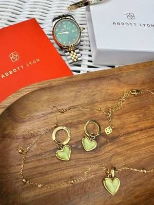 #AD ✨ It’s finally here!! 😍💚 I have been waiting for this watch to come back in stock for MONTHS, so you can imagine my excitement when I finally got that notification 🤭 And obviously, I couldn’t stop at just the watch… I picked out a few beautiful pieces to wear alongside it, and opening everything together made me even happier with my choices ✨ 🛍️ Shop your favourites here: https://community.abbottlyon.com/a/glow.with.ania @Abbott Lyon #TheALCollective #Unboxing #AbbottLyon #glow_with_ania