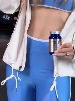 gifted by Tru Niagen No makeup, just my essentials 💙 Every morning before the gym, I take TruNiagen NAD Professional 1000. It’s been part of my routine for months now, and I honestly can’t imagine starting my day without it. I’ve noticed such a difference in my energy, recovery, collagen, and overall wellness — it feels like I’m giving my body a reset from the inside out. Then it’s straight into my workout ritual: tying up my hair with a MarizForYou silk scrunchie (because let’s be honest, regular hair ties always break my hair 😅). These silk ones keep it smooth, even through sweat and training, and I love that something so small can feel a little luxury in the middle of a gym routine. It’s these tiny habits — a supplement that supports me at a cellular level, choosing silk over harsh elastics, moving my body daily — that make me feel stronger, healthier, and more myself. And that’s exactly the kind of wellness routine I want to keep building. ✨ truniagen niagenbioscience