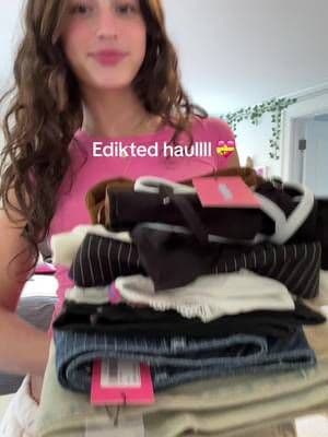 So cute 🤭😚⭐️ use code MIAFIELDMAN10 @Edikted #haul #edikted #ediktedad #ediktedoncampus