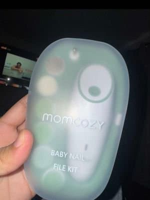 Ofreciendo la limita de uñas @momcozy con regalito incluido 🤣🤣🤣🤣. #babynailfileelectric #babynails #mama #mamaprimeriza #mamas #mamalatina #mom #mommydaughter #tiktokshop #contenido #momcozy #tiendadetiktok #ventastiktok #comprastiktok #creator ##tiktokshopholidayhaul #tiktokcreator #tiktokshopcreatorpicks #follow #like #usa #estadosunidos
