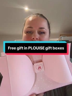 PLOUISE gift boxes! I got a free lip oil in mine! 🤯🤩💖 @PLOUISE #tiktokmademebuyit #giftideas #tiktok #christmas #beauty #plouise #makeup