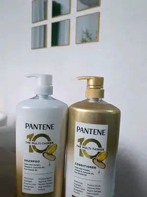 este dúo de shampoo y acondicionador me ayudar a tener tu cabello limpio e hidratado. Su formula promete 10 beneficios. Obteniendo así un cabello más suave, hidratada y fácil de manejar. #complimentary #pantene #giftedbypantene @influenster @Pantene