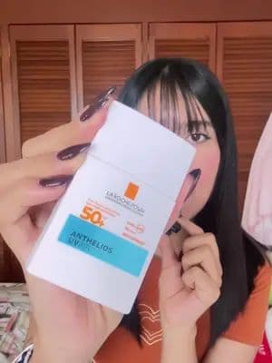 Un buen protector solar nunca está de más 🤭 @La Roche-Posay @For_Me #TanLigeroComoElAireFM #TanLigeroComoElAire #AntheliosUVAir #ProteccionSolar #Publicidad