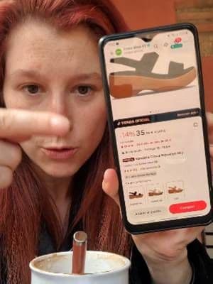 Estoy por devolver estas sandalias 😭 Las compré por 49€ pensando que ya era un chollazo porque llevaba años detrás de ellas… Y ahora las acabo de ver a 35,99€ 😳 Es que me da algo. Si no las hubiera estrenado, te juro que las devolvería y me cogería dos pares. Pero es que encima hay otro modelo igual de bonito… En fin, estoy tentadísima 😭 #Crocs #SandaliasVerano #ChollosTikTok #TikTokShop #TuProbadoraDeConfianza