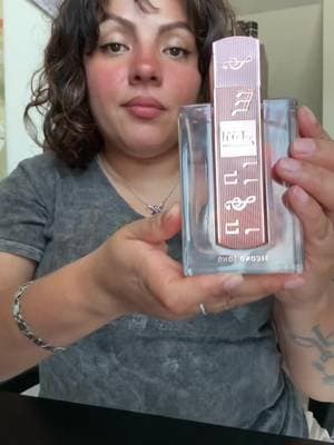Lattafa second song 🌸 Un perfume dulce, floral y avainillado que huele elegante, femenino y absolutamente irresistible. Perfecto para recibir cumplidos todo el día.#tiktokshop #lattafa #second #song @LATTAFA USA #perfume