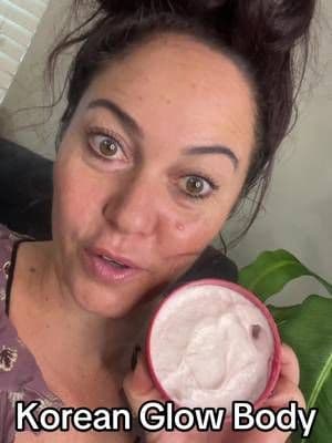Clean ingredients no harsh chemicals smells amazing. Great for the skin get the glow. @Monday Surf #tiktokshopblackfriday #tiktokshopcreatorpicks #creatorsearchinsights #giftsforher