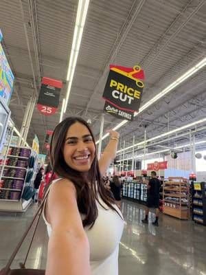 #ad ¡Hoy andamos de compras en H-E-B! 🛒✨ No pierdan de vista las etiquetas de “Price Cut” porque de verdad hacen una gran diferencia. ¡Yo me ahorré $20 comprando solo artículos con Price Cut! 💸🔥 ¡No se pierdan la oportunidad de ahorrar en su próxima visita a H-E-B! 🙌 @H-E-B