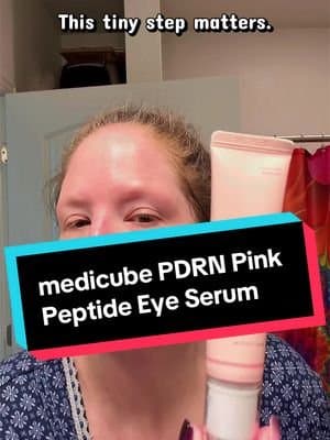 The little steps in my skincare routine are starting to matter more to me. The @medicube US Store Pink Peptide Eye Serum