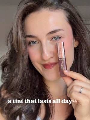 L’Oréal Paris Hyaluron Tint în nuanța 635 Worth It Medium 💋 Îmi place efectul natural, hidratarea și faptul că rămâne o
