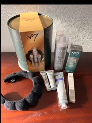 #AD Unboxing my first No7 delivery 🤍✨ Skincare refresh pending… 👀 Shop here 👉 https://community.no7beauty.co.uk/s/thirtysomethingmum #No7Beauty #No7BeautyCommunity #unboxing #skincaretok