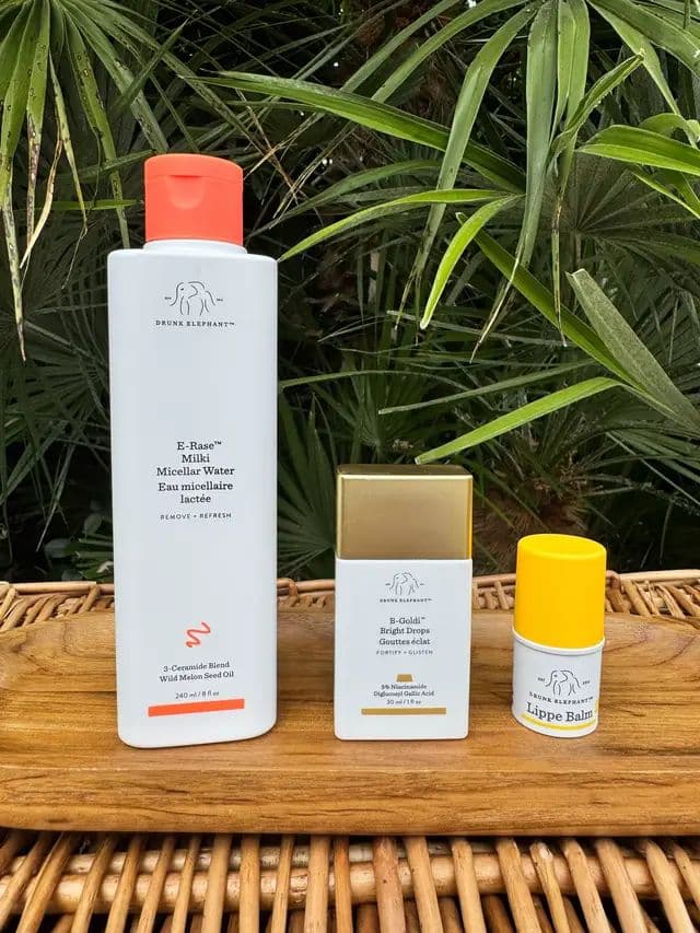 #AD ✨ A few of my Drunk Elephant everyday essentials 🐘🤍 From a quick refresh with E-Rase Milki Micellar Water to adding B-Goldi Bright Drops into my routine and keeping Lippe Balm close by for a little extra moisture 💧 🛍️ Shop Drunk Elephant through my referral link for a discount 🤍 🔗 https://squad.drunkelephant.co.uk/a/glow.with.ania @Drunk Elephant #DESkinSquad #drunkelephant #Skincare #glow_with_ania