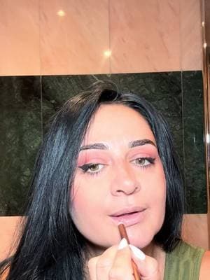 My everyday lip combo 💋✨ Charlotte Tilbury Pillow Talk Lip Kit is one of those beauty favourites I keep reaching for! The perfect touch for my everyday makeup look. 💄 #AD #CharlotteTilbury #MagicBeautyStars #PillowTalk @Charlotte Tilbury