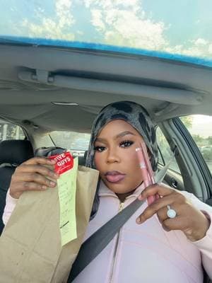 So obsessed 😍 Putting the huda beauty lip stain to the grease test 🍔 @Huda Beauty #ad #hudabeauties #hudabeauty