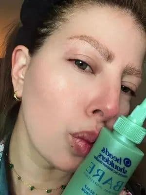Muy buen producto no lo deja grasoso y súper refrescante una de las cosas favoritas desde que uso entre lavadas su aroma @head&shoulders @influenster #complimentary #MintyCoolRelief #GiftedByHeadandShoulders