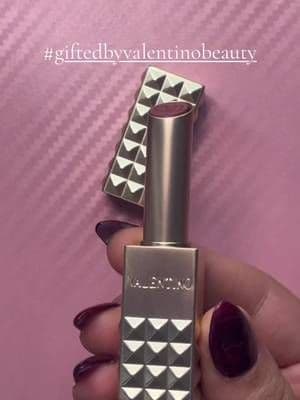 #giftedbyvalentinobeauty I am so beyond obsessed with this lipstick 😍😍@Valentino.Beauty @hercampus @Zfluence #hercampusmedia #zfluence #valentinobeautypartner