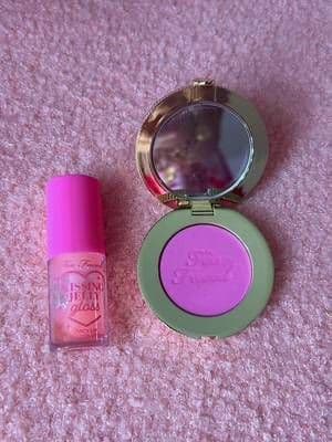 This set is giving luxury and beauty 💖💅✨without breaking the bank. 🏦 Don’t miss the current sale, it’s $16 and valued at $54. It’s linked below ⬇️ #blush #makeup #beauty #tiktokmademebuyit
