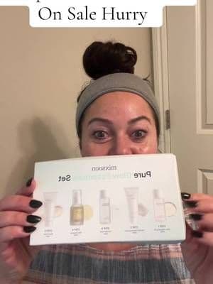Grab a few of these they’re on sale right now and there’s limited stock. They’re great to fit in a stocking or you could give them as a gift and treat yourself and pick up one for you. @mixsoon #creatorsearchinsights #tiktokshopcreatorpicks #tiktokshopblackfriday #skincaregifts2025 #koreanskincare