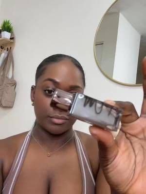 Soft lips, glossy finish, main character energy ✨💋 Obsessed with this lipgloss… the shine, the feel, everything. This one stays in the bag @JOOCYEE OFFICIAL 🤍 #L#LipGlossG#GlossyLipsbeautyfinds #tts #tiktokshop