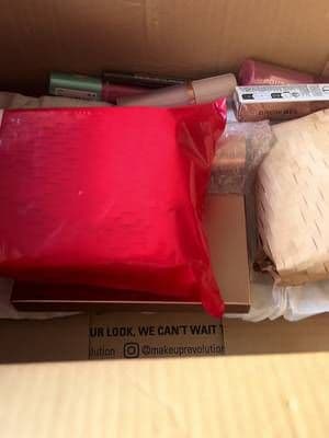 Unboxing my first rewards parcel from Revolution. @Makeup Revolution #revgen #makeuprevolution #unboxing #ad #gifted Apply link to join the community https://community.revolutionbeauty.com/s/lejla.k