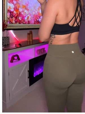 That was unexpected! 🤣 Haven’t even tried these on in forever because they would make my tush look so bad because of my banana roll! They looked amazing on all of my friends though 😅 #tiktokshopjumpstartsale #halara #ttsfashionfam #tiktokshopcreatorpicks