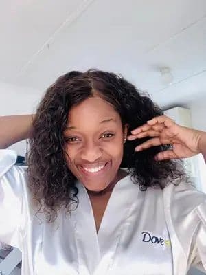 Hey loves. @dove.southafrica has brought beauty in all its forms with the new Dove Body Creams which comes in 4 amazing flavours. I absolutely love the ingredients they have which includes ceramide, rice milk and lotus flower extracts.
They retain moisture for up to 72hours leaving your skin smooth, glowing, and radiant. Level up your skincare game this winter by visiting your local retailer and grab your own tub of love (Dove) body cream now. We are breaking beauty boundaries and bringing out beauty in all forms.
#DoveCeramideGlow #Skinsurance #Ad #reels #fyp #foryou #explore