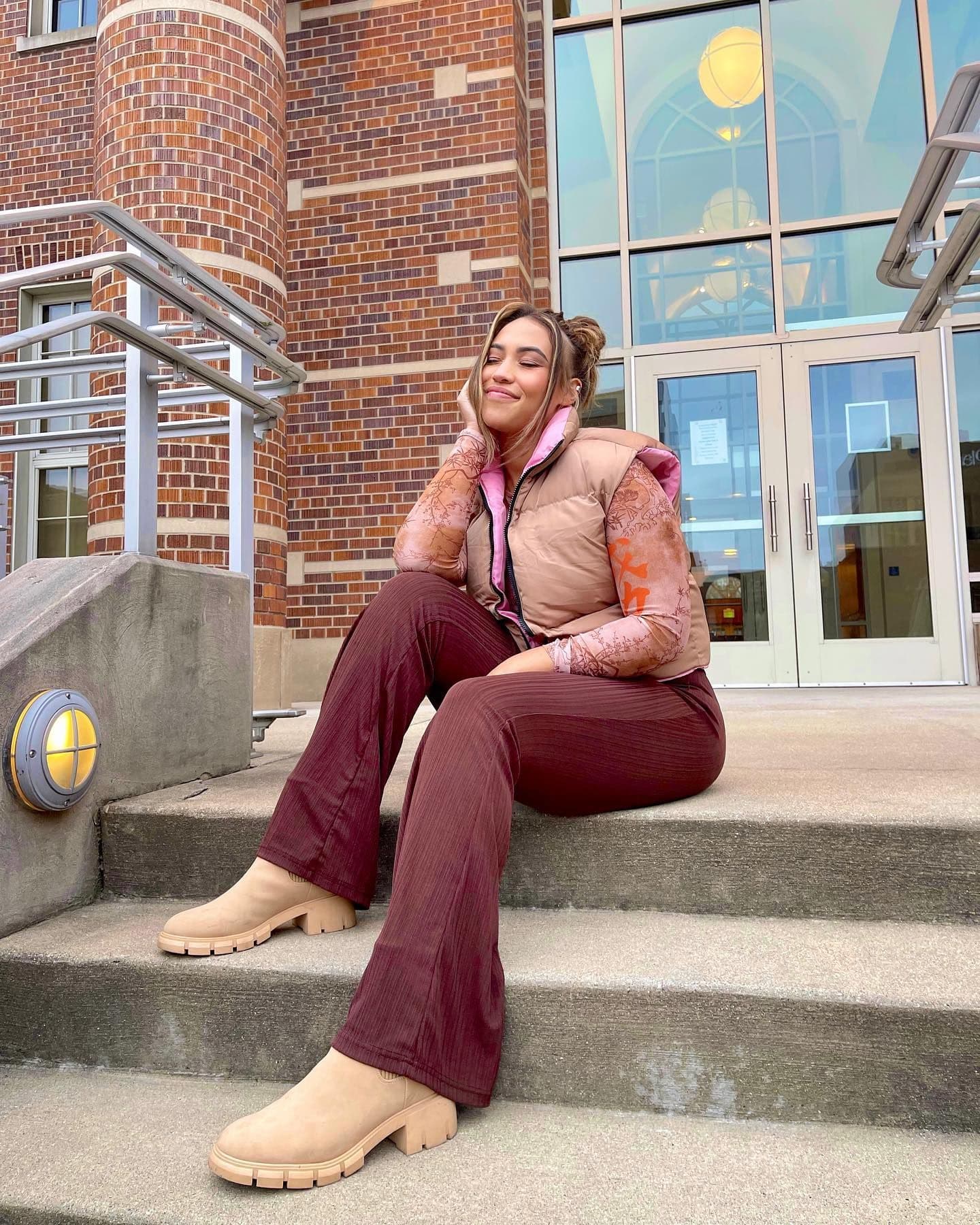 The cold got me comfy 🥶
.
#whatiworetoday #trendy #heysamy #gifted #bloggerstyle #bloggersunder5k #pinterestinspired