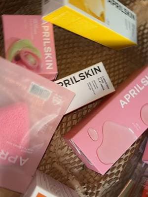 Je suis tellement excitée de vous annoncer ma collaboration avec la super marque @APRILSKIN USA 🎉 C'est vraiment un honneur de travailler avec une marque qui partage mes valeurs et qui propose des produits de qualité. 🌟 Je suis tellement reconnaissante de cette opportunité et j'ai hâte de vous en dire plus sur nos projets à venir ! Merci APRIL SKIN pour cette magnifique collaboration ! 🙏💖 #aprilskintiktokshop #glasskin #collaboration #tiktokshop #shopicons #koreanskincare #veganskincare --- Tu peux adapter ce texte selon ton ressenti et ajouter des détails spécifiques si tu veux personnaliser encore plus.