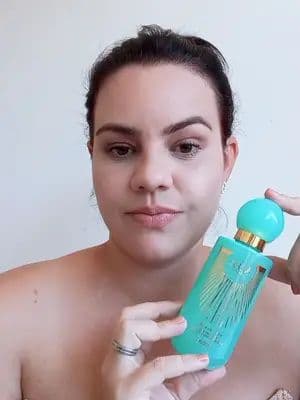 ✨🌸 Se prepare pra se apaixonar pelo Body Splash Afrodite Garden da Aura Beauty! Cheiro de deusa, leve, envolvente e simplesmente viciante! 💖 Perfeito pra deixar aquela sensação fresquinha o dia todo 💐 🛍️ Garanta o seu aqui TikTok Shop #AuraBeauty #AfroditeGarden #BodySplash #TikTokShop