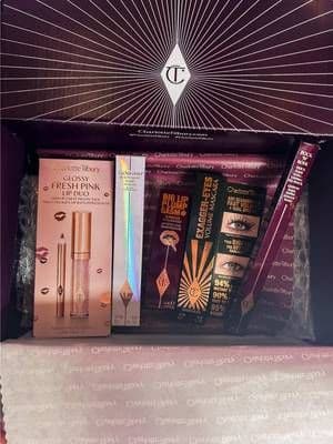Ci sono quei prodotti che capisci subito che userai tantissimo… e ho la sensazione che questo pacco ne sia pieno 😍 Tonalità naturali e prodotti perfetti per tutti i giorni 🤍 Se volete provarli anche voi, potete utilizzare il link in bio ed il mio codice CTNRTRSI4B9TC3 per il 15% di sconto ✨ #AD #CharlotteTilbury #MagicBeautyStarsAcademy #beauty #makeup @Charlotte Tilbury