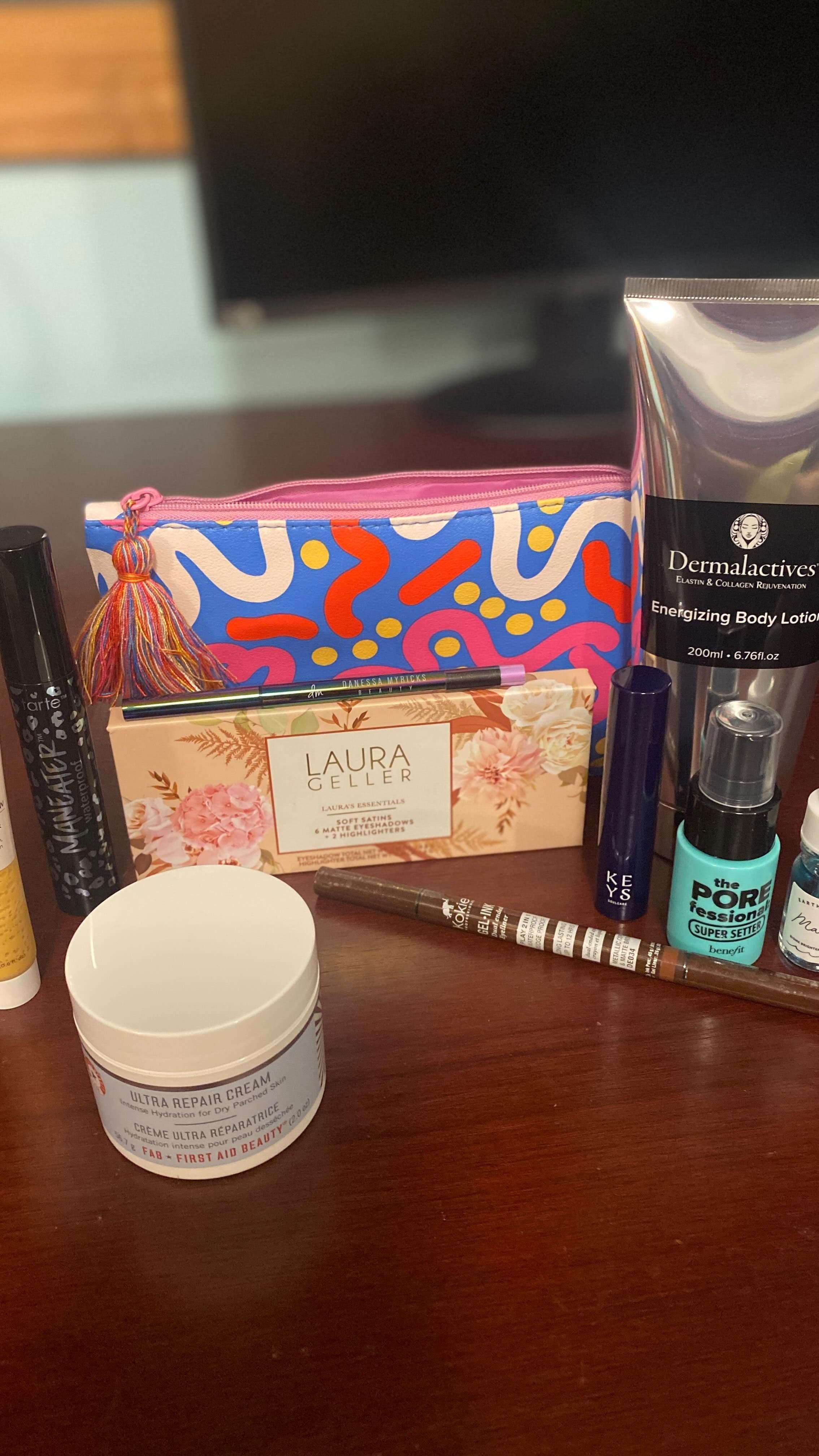 September was Hispanic Heritage Month and the @Ipsy Glam Bag theme of the month was: Find Your Groove! You possess a rhy
