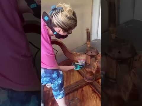 Table gets a Trash to Treasure Makeover! #furnituremakeover #fallintoshorts #beforeandafter