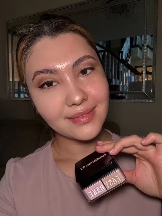 OmG absolutely love this formula, makes my skin so soft and unbelievably! Shop with my affiliate link to get %20 off for your next order (link in my bio ) @hudabeauty #Easybake #hudabeauties