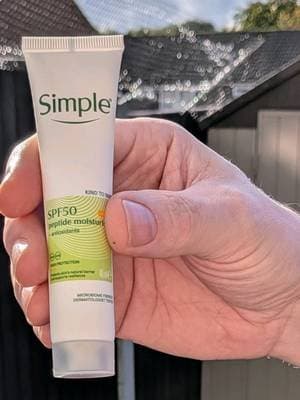 AD 💚Gifting my partner Simple Kind to Skin SPF50 Peptide Moisturiser HE IS NOW CONVERTED!!!!!!! 🌞 Lightweight, non greasy all year round daily moisturiser 💚Formulated with UVA & UVB which helps to prevent premature ageing. 🌞Microbiome friendly Peptides & Antioxidants support the skins natural defences. 💚Suitable for sensitive skin and PETA approved. @Simple UK #AD #SimpleSquadUK #SimpleGiftHimSPF