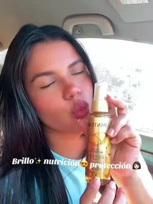 ✨Chicass este óleo controla el frizz, da brillo y no deja el pelo pesado. Además el olor es wowww😍✨ Me Encanta❤️ . @Pantene Latinoamérica #PeloPantene #OleoNutritivo #MascarillasConcentradas #publicidad #PeloPanteneCOL