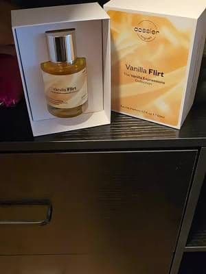 Gifted by @DossierPerfumes, and I totally get the hype. 🤍✨ This warm vanilla scent is sweet, cozy, and so easy to wear