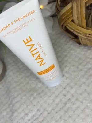 I recently tried the Native Almond & Shea butter Strengthening hair mask and it’s become a great addition to my hair routine. The texture is rich and creamy,and it makes my hair feel instantly softer after just one use. #complimentary #GiftedByNative #almondsheabutterhairmask @influenster @Native