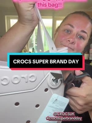 This has me in a chokehold! The sales are too good! @CROCS UK #tiktokmademebuyit #dealdrops #shoe #crocs #fashiontiktok