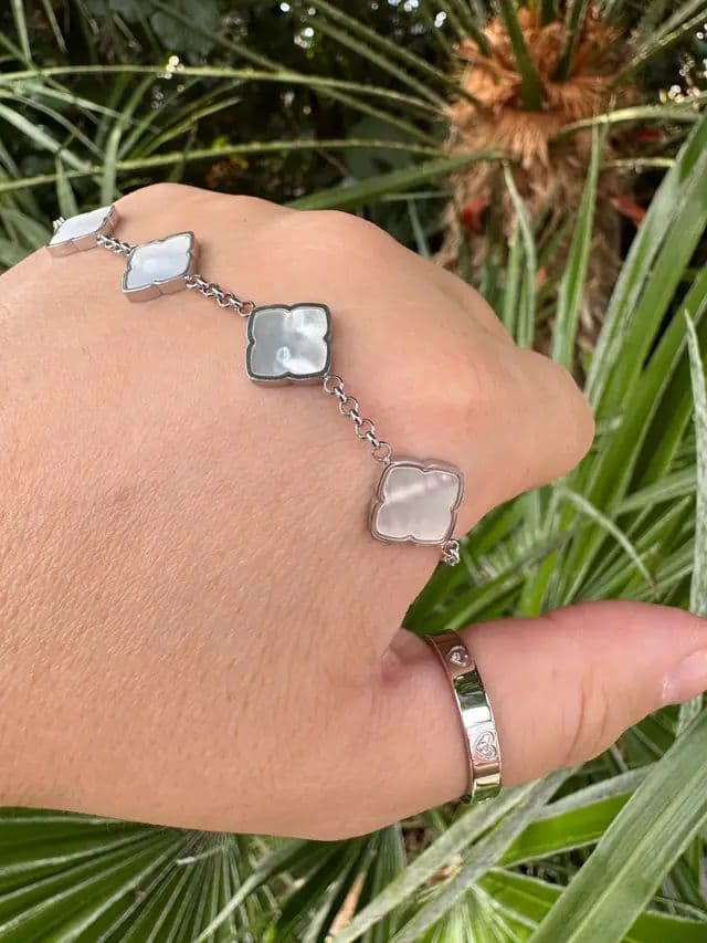 #AD ✨ A little silver jewellery moment 🤍 I love how the mother of pearl catches the light against the silver. Such pretty little details that make the bracelet feel extra special. And the crystal hearts on the ring look simply stunning ✨ Featured: 🤍 Crystal Heart Ring 🤍 Multi Pearl Clover Bracelet Set 🛍️ Shop via my link below, also available in bio 🔗 community.abbottlyon.com/a/glow.with.ania @Abbott Lyon #abbottlyon #TheALCollective #SilverJewellery #glow_with_ania