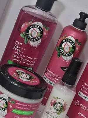 El secreto para un glow up capilar y oler delicioso todo el día está aquí. 🌸🫧 Hoy les comparto mi rutina con la nueva línea de Pitahaya y Menta de @Herbal Essences México Me encanta cómo deja mi cabello libre de pesadez, súper hidratado y con una vibra fresquísima de impacto. ¿Quién ya está lista para darle este respiro a su melena? 💖 #HerbalEssencesMexico #Publicidad #vibrasfrescura #herbalmexfm @For_Me #CapCut