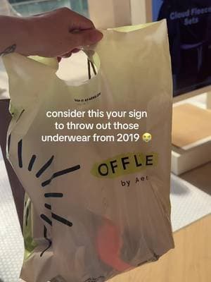 Srsly girl it’s time to clear that drawer out (speaking from experience)😂 buy 4 get 4 free!!! Run!! https://community.aerie.com/s/samantha.marotte @aerie #aerie #aerierealmakers #ad #offline #brareview