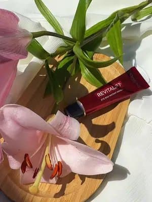 It’s worth taking a look at L’Oréal Paris Eye Bag Instant Eraser. @loréal paris usa #giftedbylorealparis It gently tightens the skin, visibly reduces puffiness, and smooths under-eye bags within just 15 minutes. The eye area appears more refreshed and well-rested, with results lasting for several hours. An ideal solution when you want to achieve a polished, flawless look quickly. #lorealparisskincare #ugccommunity #ugccontent #ugceurope @L’Oréal Paris